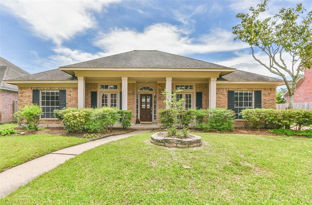 Primary Photo - Gorgeous Bay Forest home for lease. Fully ...