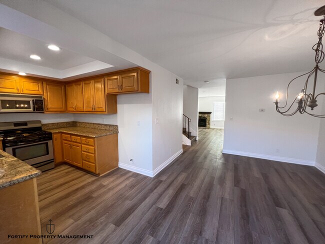 Building Photo - 27916 Ridgecove Ct N
