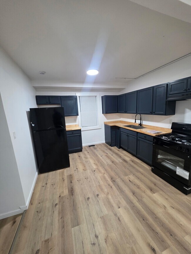 Foto del edificio - 3061 W 46th St