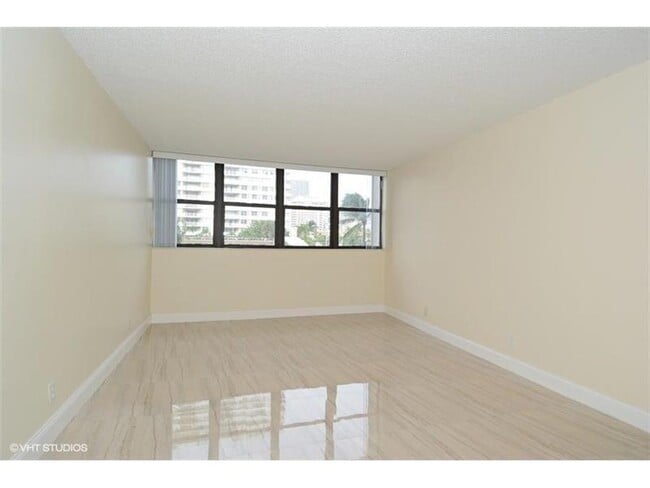 Building Photo - South Ocean Drive, Hallandale Beach, FL 33...