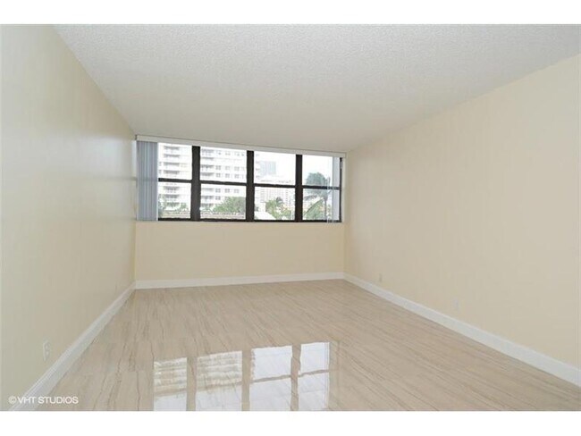 Foto del edificio - South Ocean Drive, Hallandale Beach, FL 33009 - 3 BR 2 BA condo