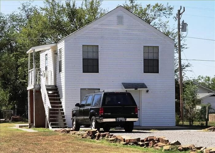 Primary Photo - 112 W Hayes St