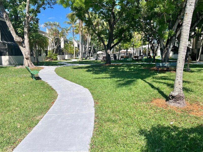 Foto del edificio - 7923 SW 104th St