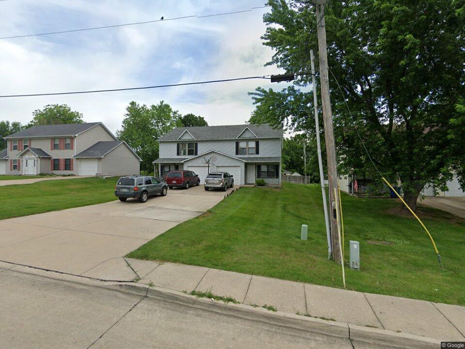 Primary Photo - 301 E Liberty Ln