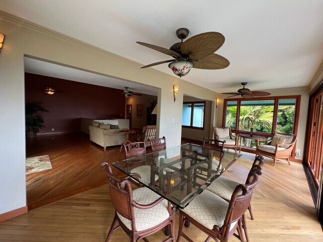 Foto del edificio - 4bd/3bath Available NOW with gorgeous views!