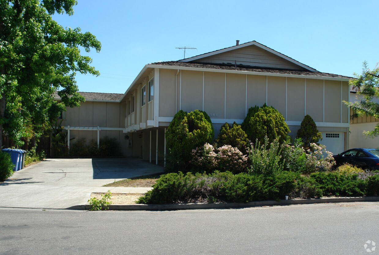Primary Photo - 1583 Brookvale Dr