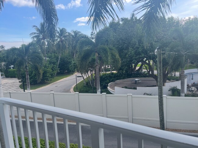 Foto del edificio - 3181 S Ocean Dr