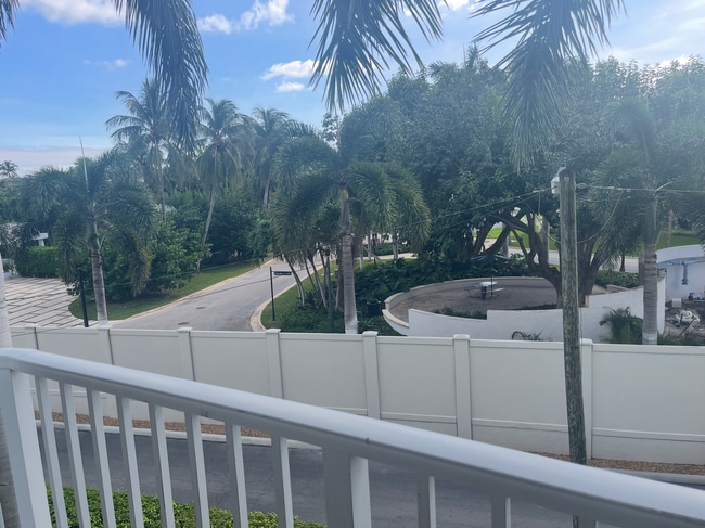 Building Photo - 3181 S Ocean Dr