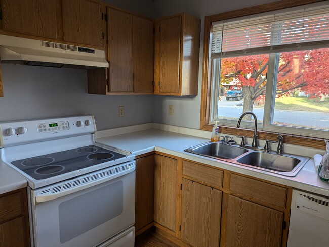 Kitchen - 3674 James Ct