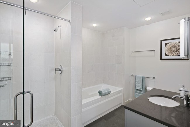 Building Photo - 2101 Market St