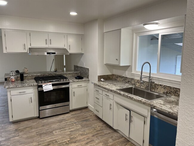 Building Photo - 3 br, 2 bath House - 7847 Olympic Way