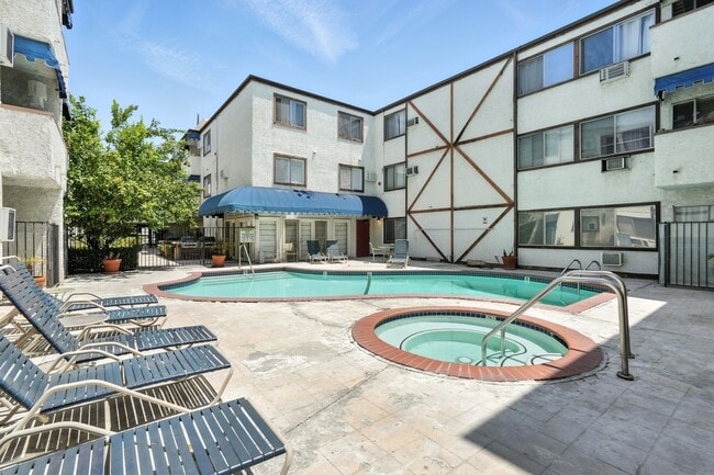 Building Photo - 18530 Hatteras St