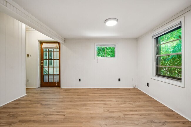 Foto del edificio - 212 Barclay Rd