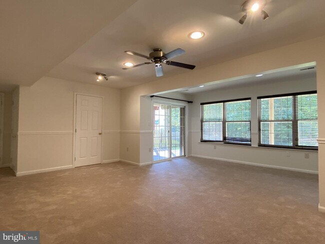 Building Photo - 112 Persimmon Pl