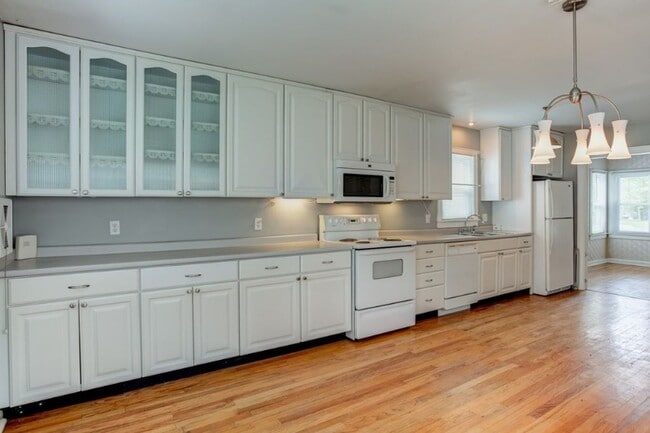 Building Photo - 1306 Henning Ave