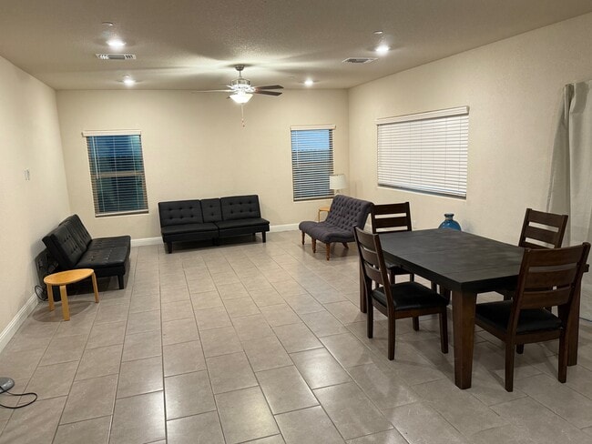 Foto del edificio - 2306 Malaspina Dr