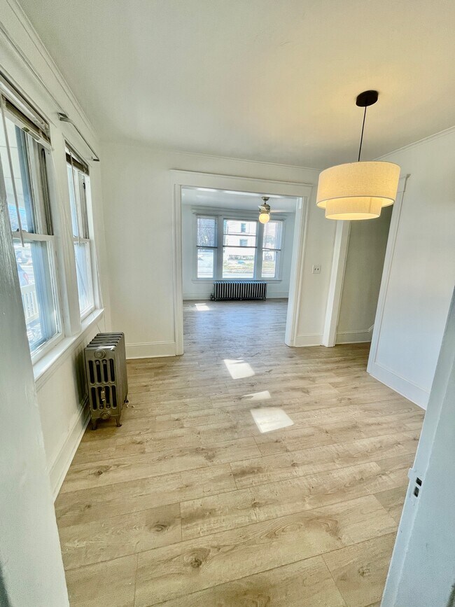 Dining - 187 Ocean Ave