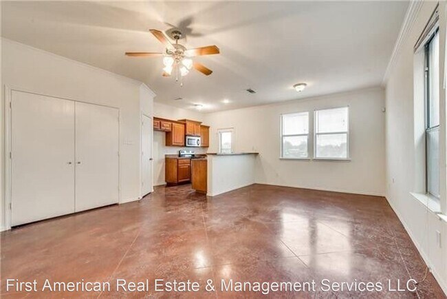 Foto del edificio - 8400-8402 Jay St