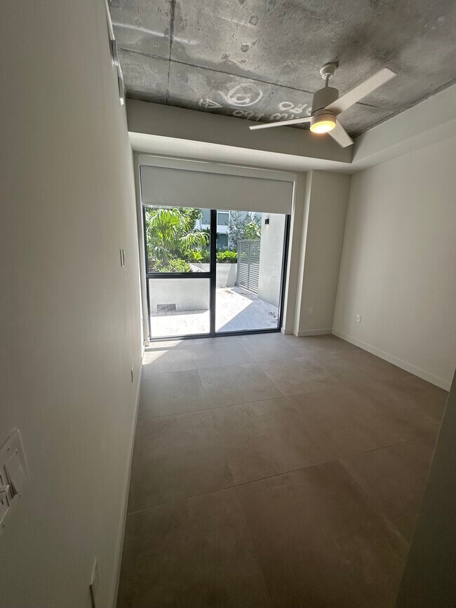 Foto del edificio - 198 NW 24th St