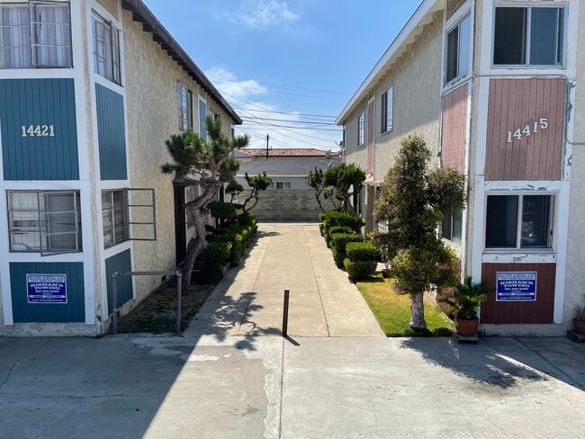 Foto del edificio - 14421 S Normandie Ave