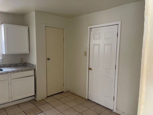 Foto del edificio - 4802 Dove Springs Dr