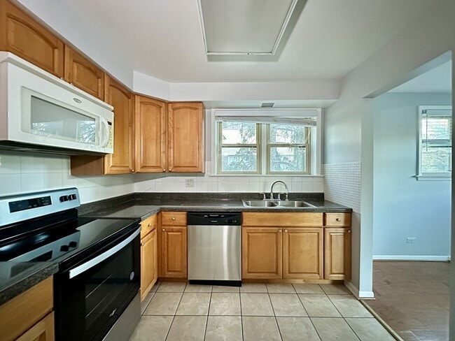 Building Photo - 8644 Skokie Blvd