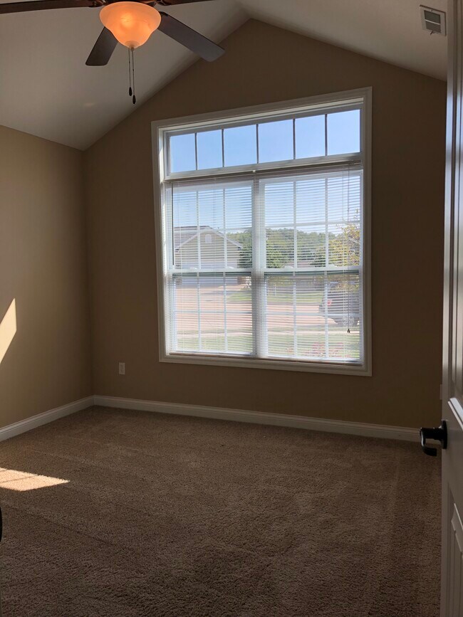 Foto del edificio - 5811 Islip Dr