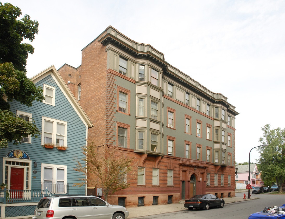 Building Photo - 214 Allen St