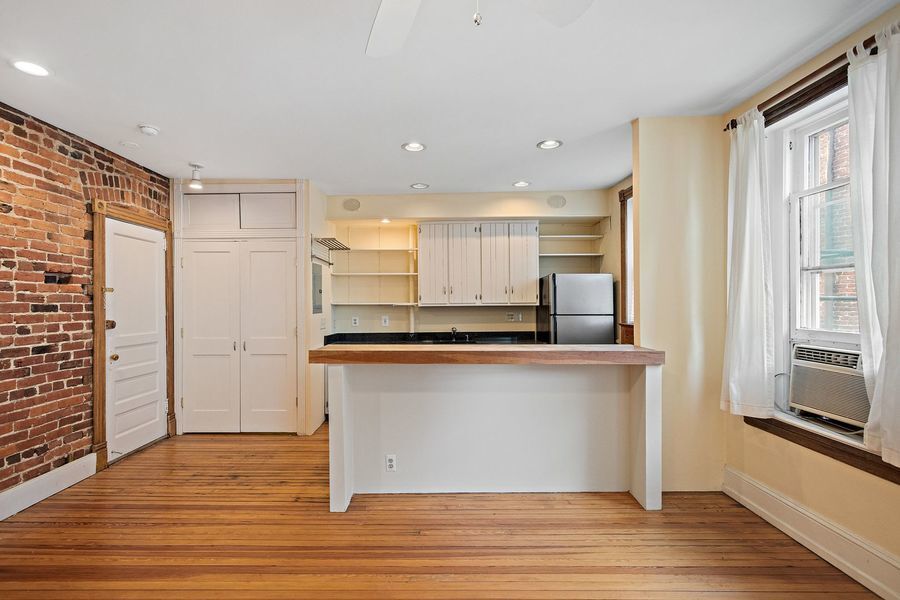 Foto principal - Beautiful Two Bedroom + Den on Biltmore St...