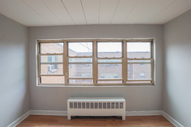 Foto del edificio - 5653 N Christiana Ave