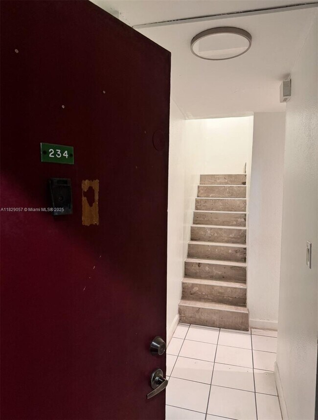 Foto del edificio - 1750 W 56th St