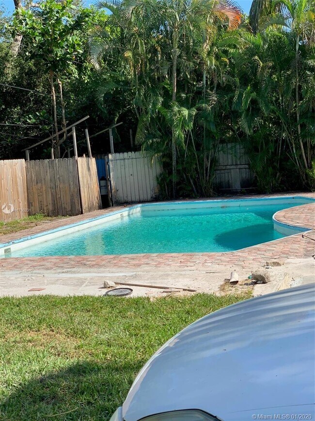 Foto del edificio - 921 NW 141st St