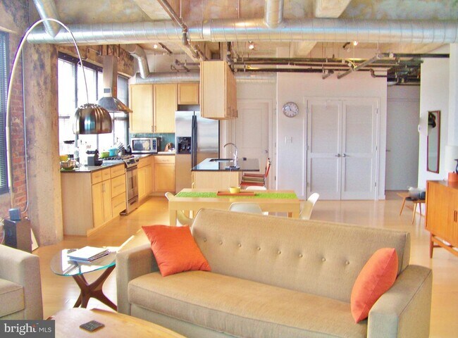 Building Photo - 234 Holliday St