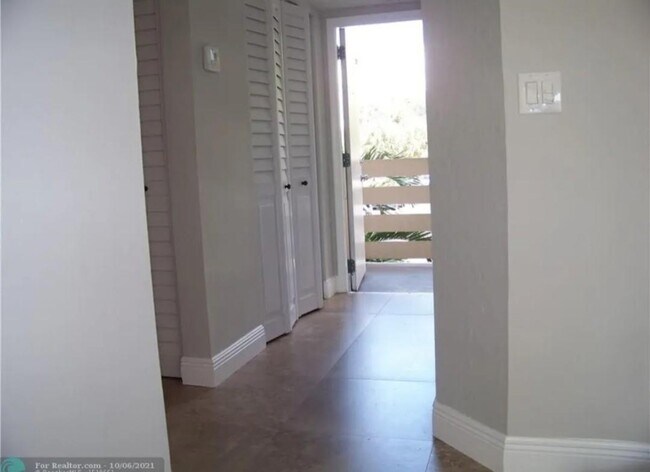 Building Photo - 3218 NW 102nd Ter