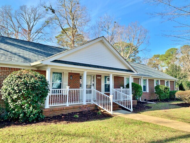 Building Photo - Waterfront Ranch Home - Excellent School Z...