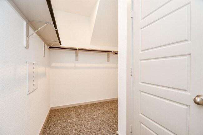 Building Photo - 7823 Elm Birch Ln