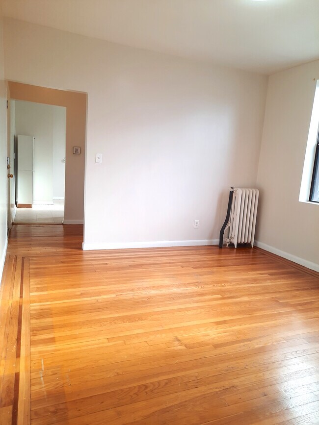 Living room - 7111 Palisade Ave
