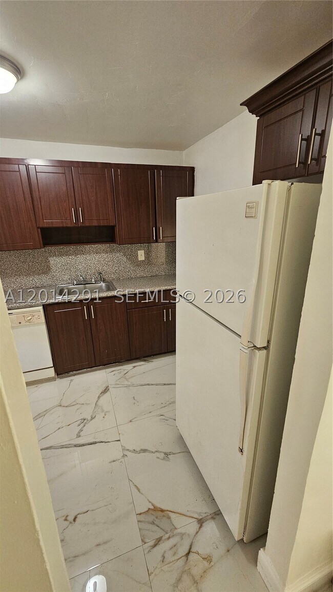 Foto del edificio - 1524 SW 5th St