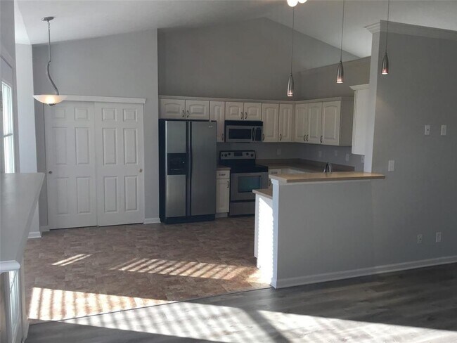 Building Photo - 1325 River Ridge Dr