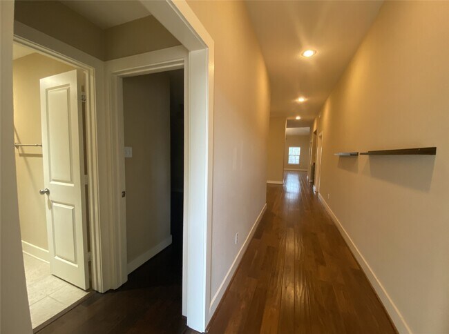 Foto del edificio - 6057 Yale St