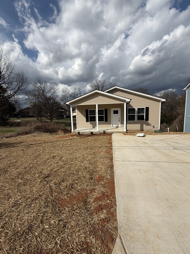 Building Photo - 67 Woodsdale Pl SE