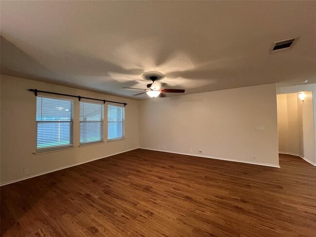 Foto del edificio - 293 Camelia Pkwy