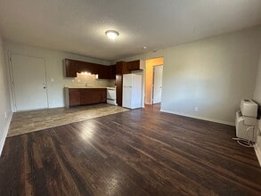 Building Photo - 1602 Brookside Dr