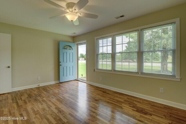 Foto del edificio - 4409 Blue Clay Rd
