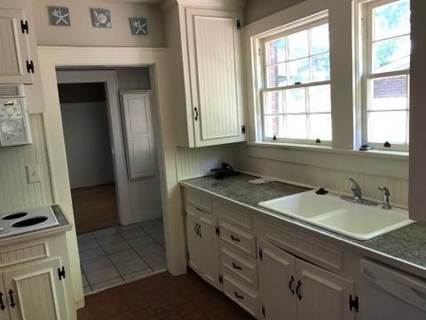 Building Photo - Two bedroom bungalow in Midwood