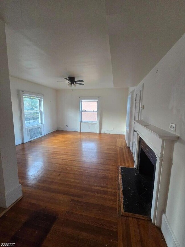 Foto del edificio - 379 Mt Prospect Ave