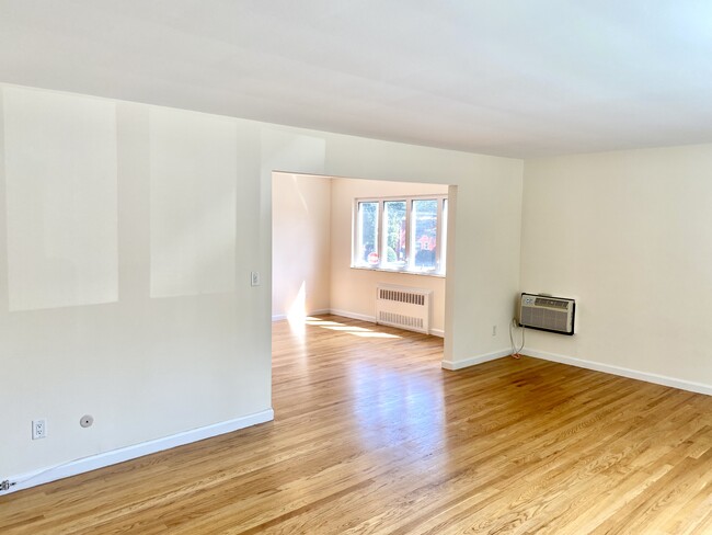 Building Photo - 1426 Anderson Ave