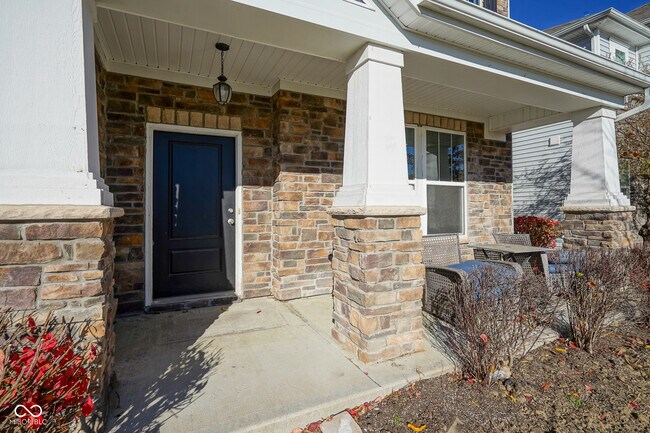 Foto del edificio - 5764 Bluff View Ln