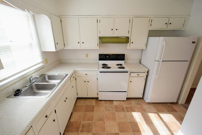Foto del edificio - 573 Winding Creek Rd