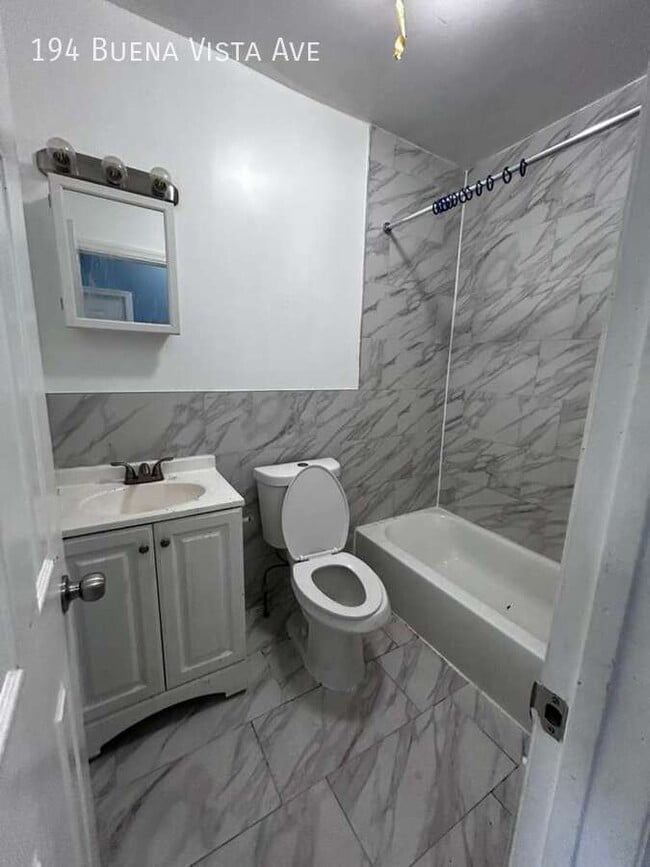 Foto del edificio - 194 Buena Vista Ave
